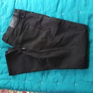 *Like New* Black Levi's 311 Shaping Skinny jeans